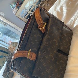 Louis Vuitton travel bag, original.